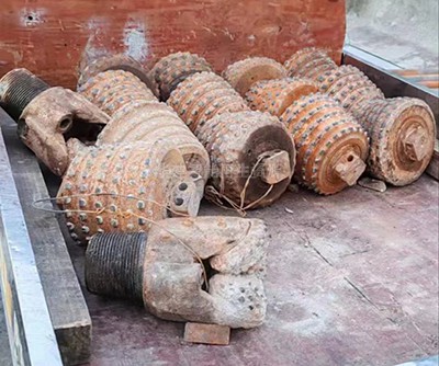 出售13把二手反井鉆機(jī)滾刀和2個(gè)反井鉆導(dǎo)孔鉆頭